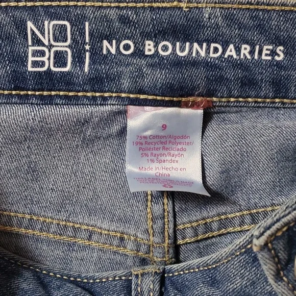 💖No Boundaries Juniors High Rise Mom Jeans (Size 9) - Picture 13 of 14